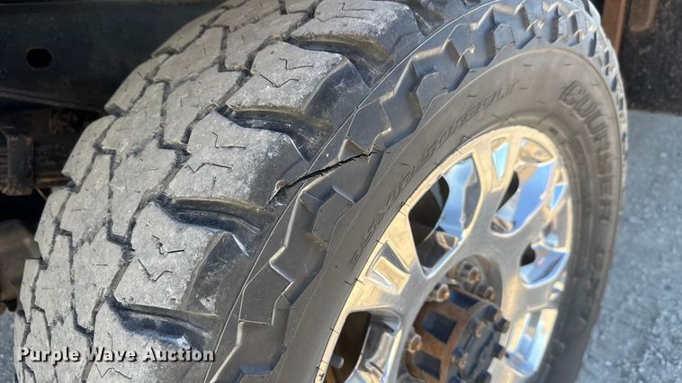 image for item ET4141 2017 Ford F350 Super Duty XL Ext. Cab bale bed pickup truck