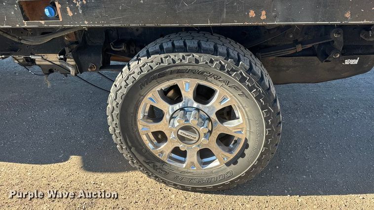 image for item ET4141 2017 Ford F350 Super Duty XL Ext. Cab bale bed pickup truck