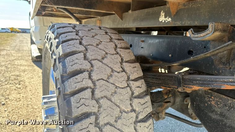 image for item ET4141 2017 Ford F350 Super Duty XL Ext. Cab bale bed pickup truck