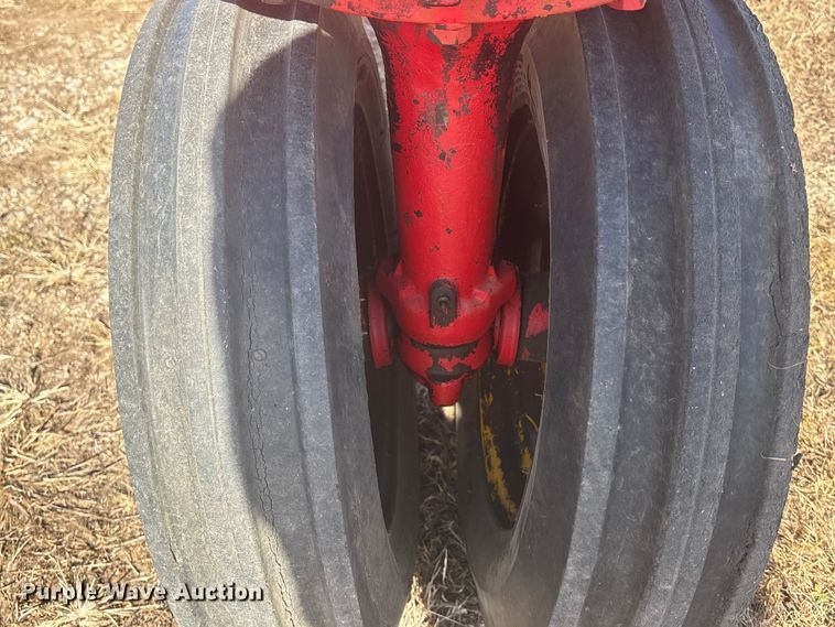 image for item FG1762 1955 Massey Harris 33G1R1 tractor