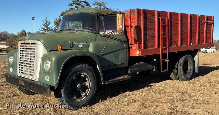 image for item FG2519 1967 International Harvester Loadstar 1600 grain truck