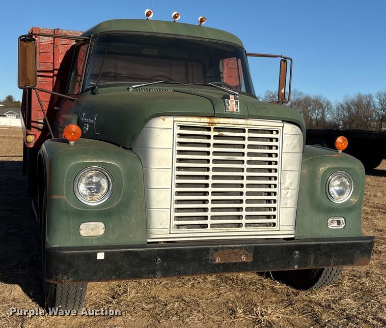 image for item FG2519 1967 International Harvester Loadstar 1600 grain truck