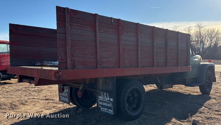 image for item FG2519 1967 International Harvester Loadstar 1600 grain truck