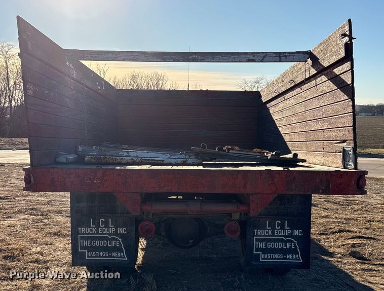 image for item FG2519 1967 International Harvester Loadstar 1600 grain truck