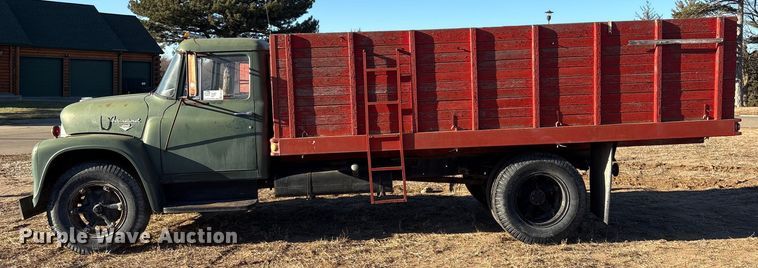 image for item FG2519 1967 International Harvester Loadstar 1600 grain truck