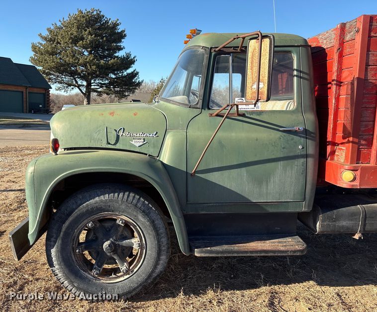 image for item FG2519 1967 International Harvester Loadstar 1600 grain truck