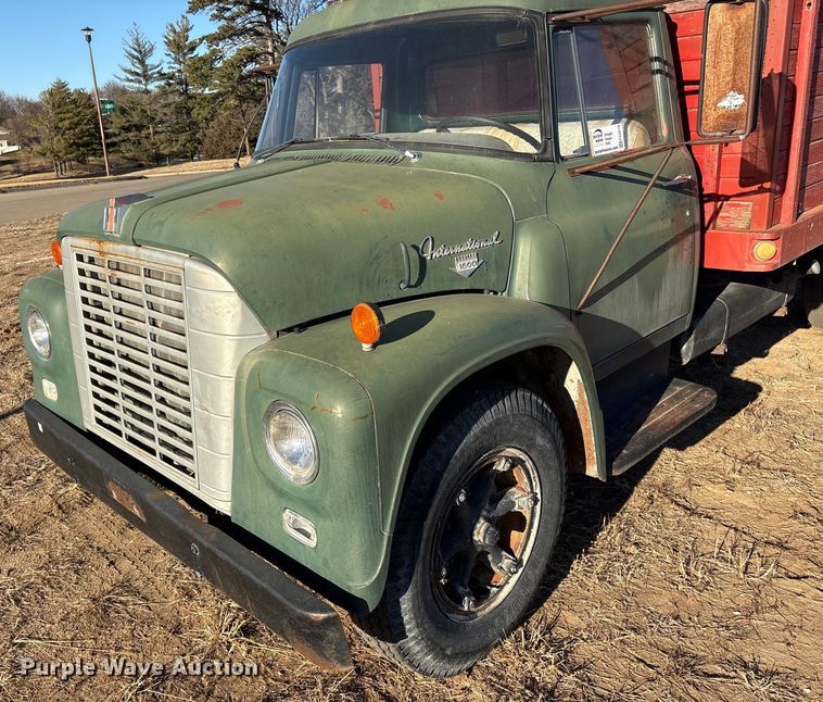 image for item FG2519 1967 International Harvester Loadstar 1600 grain truck