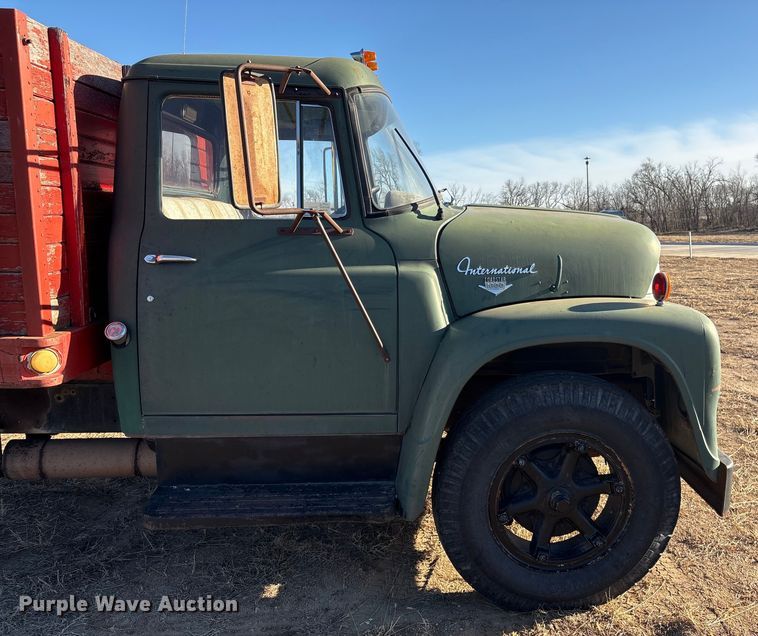 image for item FG2519 1967 International Harvester Loadstar 1600 grain truck