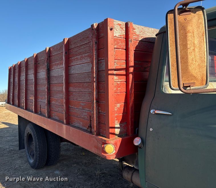 image for item FG2519 1967 International Harvester Loadstar 1600 grain truck