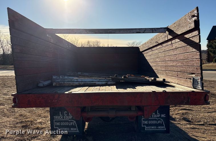 image for item FG2519 1967 International Harvester Loadstar 1600 grain truck