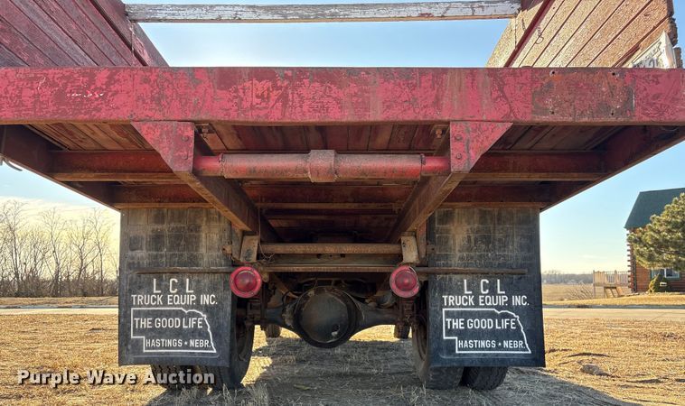 image for item FG2519 1967 International Harvester Loadstar 1600 grain truck