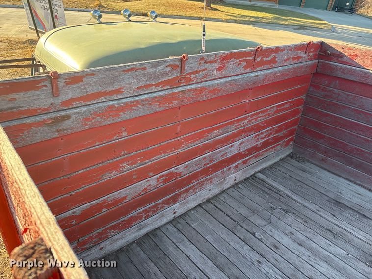 image for item FG2519 1967 International Harvester Loadstar 1600 grain truck