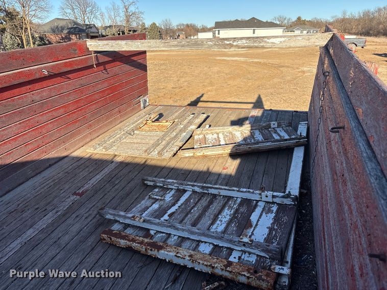 image for item FG2519 1967 International Harvester Loadstar 1600 grain truck