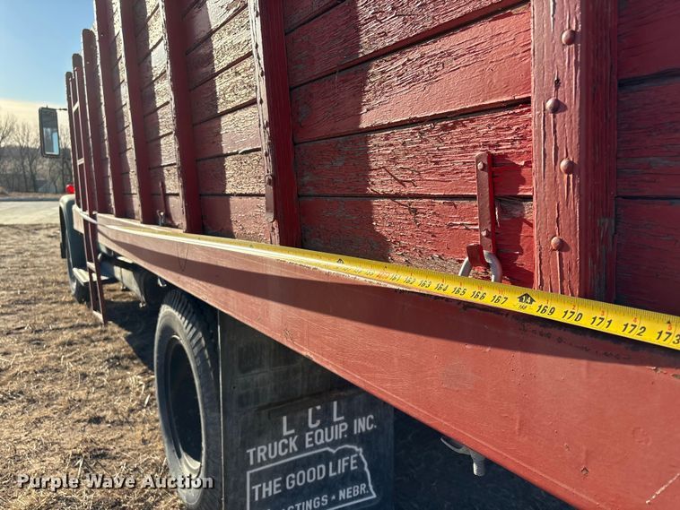 image for item FG2519 1967 International Harvester Loadstar 1600 grain truck