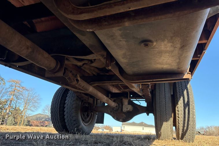 image for item FG2519 1967 International Harvester Loadstar 1600 grain truck