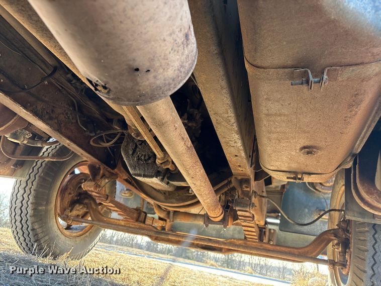 image for item FG2519 1967 International Harvester Loadstar 1600 grain truck