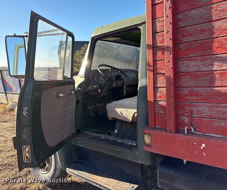 image for item FG2519 1967 International Harvester Loadstar 1600 grain truck