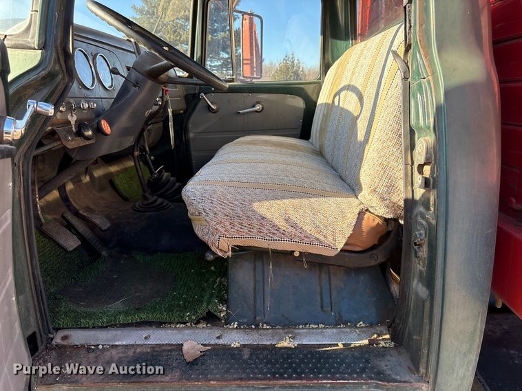 image for item FG2519 1967 International Harvester Loadstar 1600 grain truck