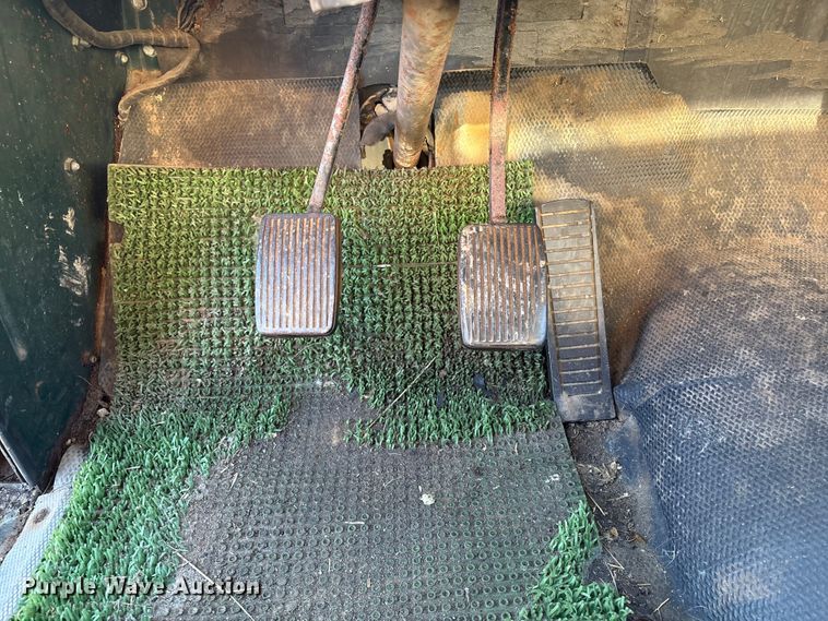 image for item FG2519 1967 International Harvester Loadstar 1600 grain truck