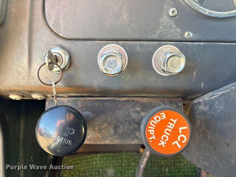 image for item FG2519 1967 International Harvester Loadstar 1600 grain truck