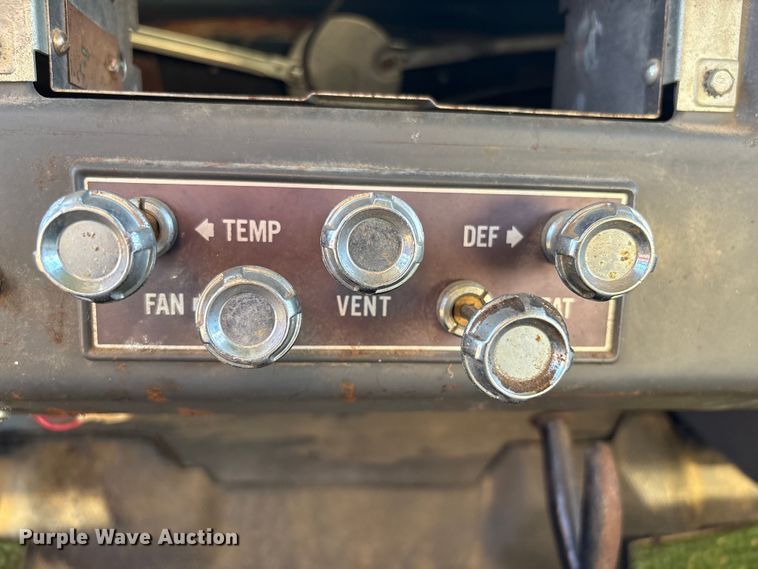 image for item FG2519 1967 International Harvester Loadstar 1600 grain truck