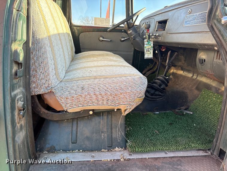 image for item FG2519 1967 International Harvester Loadstar 1600 grain truck