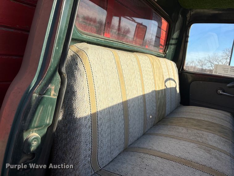 image for item FG2519 1967 International Harvester Loadstar 1600 grain truck