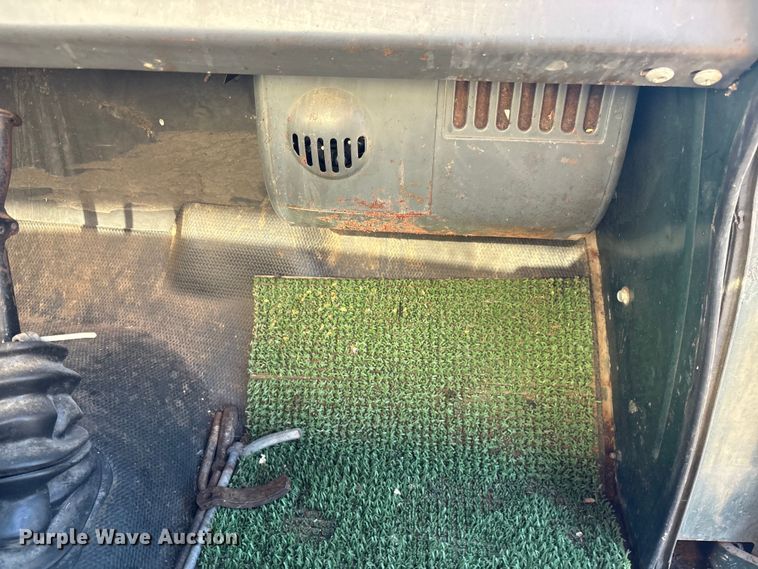 image for item FG2519 1967 International Harvester Loadstar 1600 grain truck