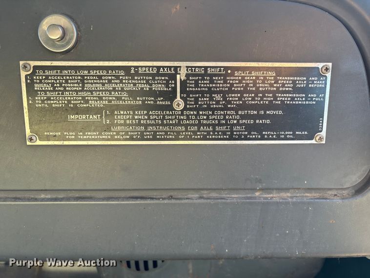 image for item FG2519 1967 International Harvester Loadstar 1600 grain truck