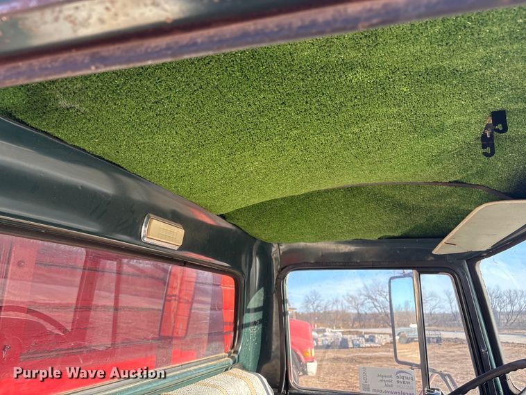 image for item FG2519 1967 International Harvester Loadstar 1600 grain truck