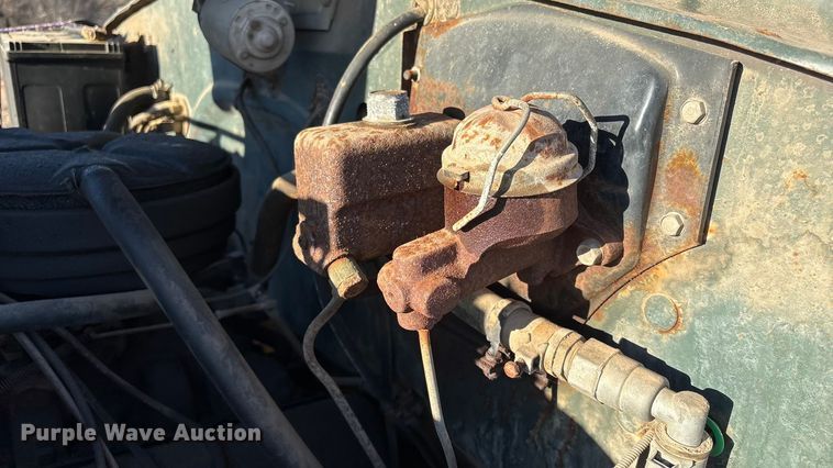 image for item FG2519 1967 International Harvester Loadstar 1600 grain truck