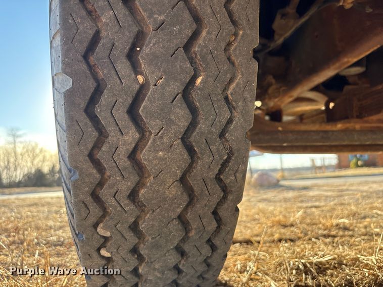 image for item FG2519 1967 International Harvester Loadstar 1600 grain truck