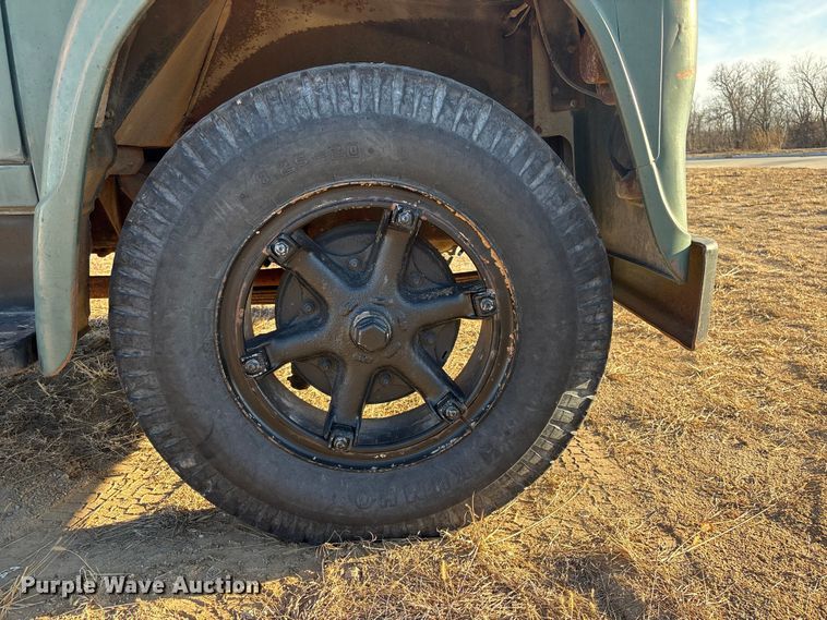 image for item FG2519 1967 International Harvester Loadstar 1600 grain truck