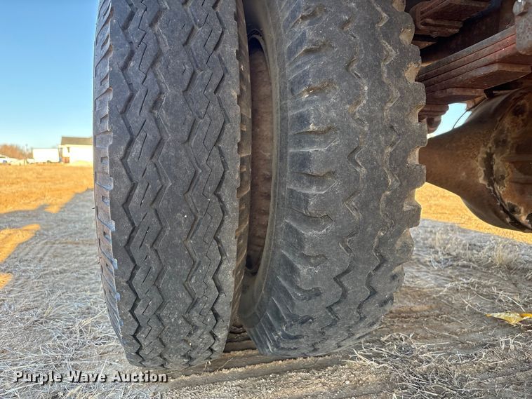 image for item FG2519 1967 International Harvester Loadstar 1600 grain truck