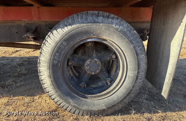 image for item FG2519 1967 International Harvester Loadstar 1600 grain truck