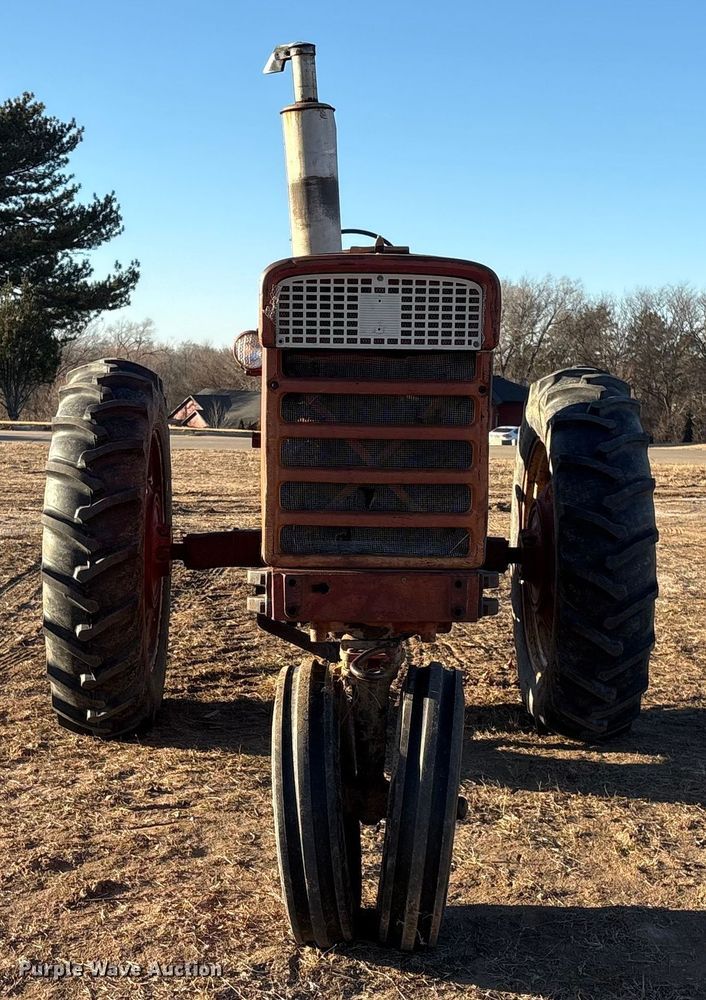 image for item FG2520 1961 McCormick Farmall 560 tractor