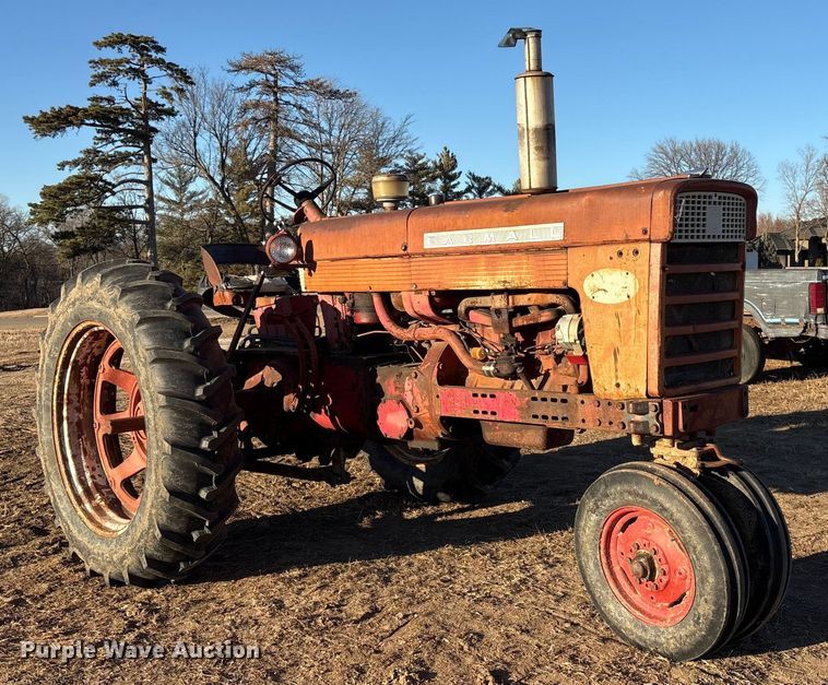 image for item FG2520 1961 McCormick Farmall 560 tractor