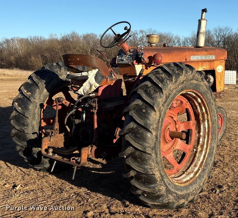 image for item FG2520 1961 McCormick Farmall 560 tractor