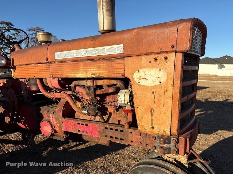 image for item FG2520 1961 McCormick Farmall 560 tractor