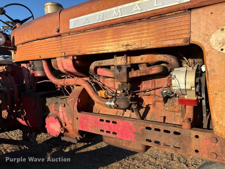 image for item FG2520 1961 McCormick Farmall 560 tractor