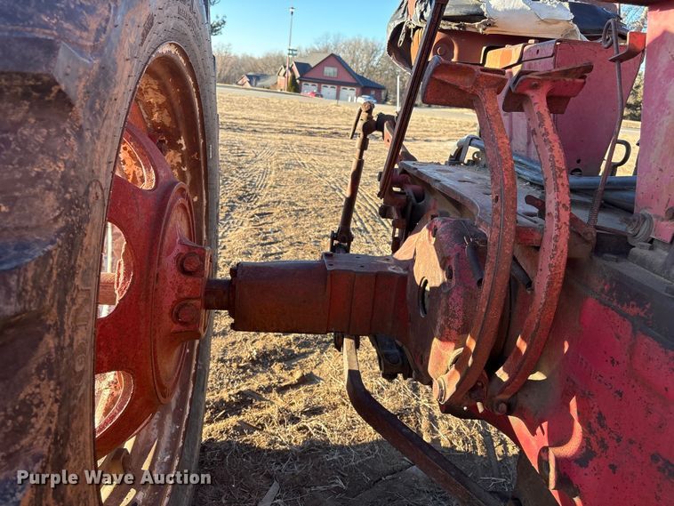 image for item FG2520 1961 McCormick Farmall 560 tractor