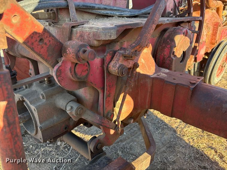 image for item FG2520 1961 McCormick Farmall 560 tractor