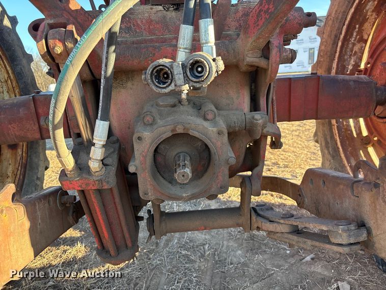 image for item FG2520 1961 McCormick Farmall 560 tractor