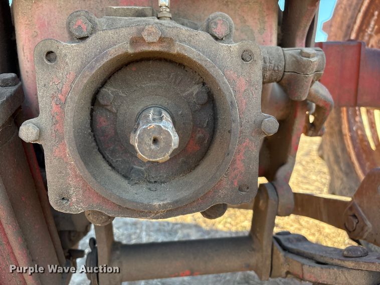 image for item FG2520 1961 McCormick Farmall 560 tractor