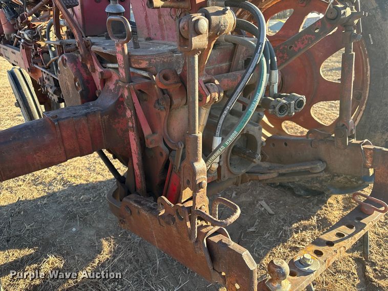 image for item FG2520 1961 McCormick Farmall 560 tractor