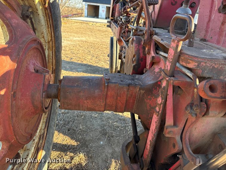 image for item FG2520 1961 McCormick Farmall 560 tractor