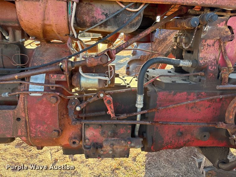 image for item FG2520 1961 McCormick Farmall 560 tractor