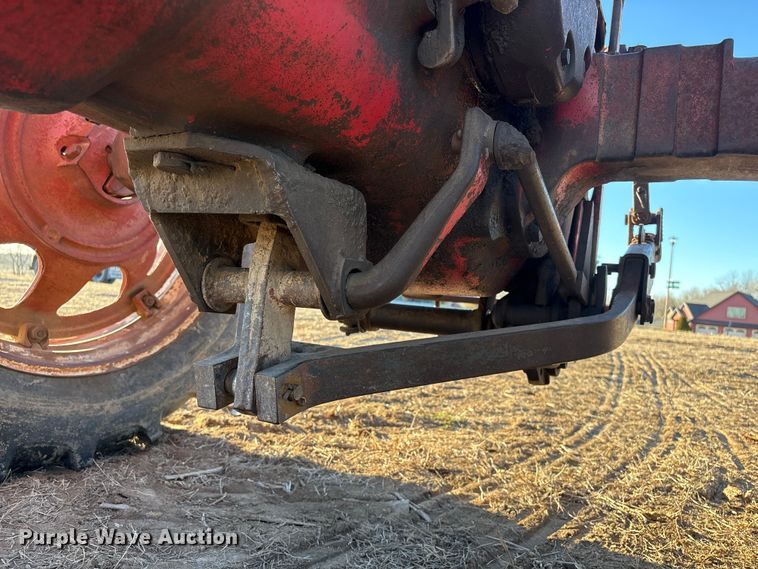 image for item FG2520 1961 McCormick Farmall 560 tractor