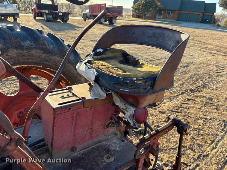 image for item FG2520 1961 McCormick Farmall 560 tractor