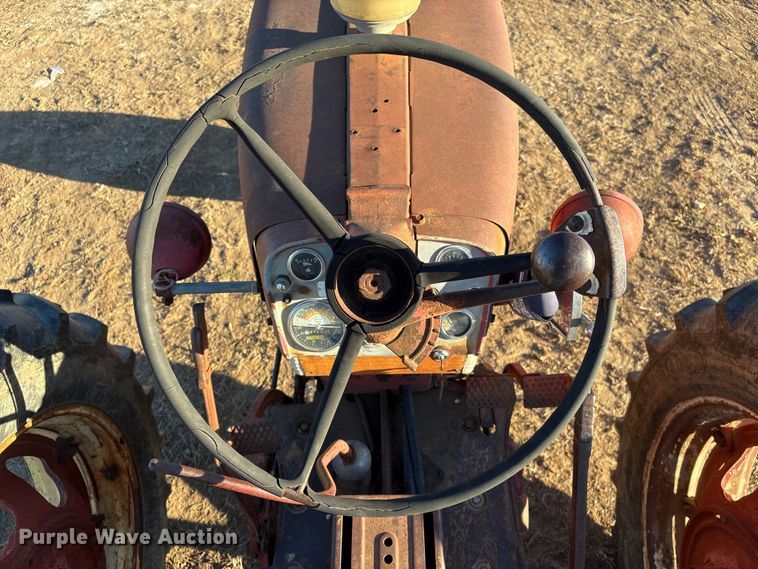 image for item FG2520 1961 McCormick Farmall 560 tractor